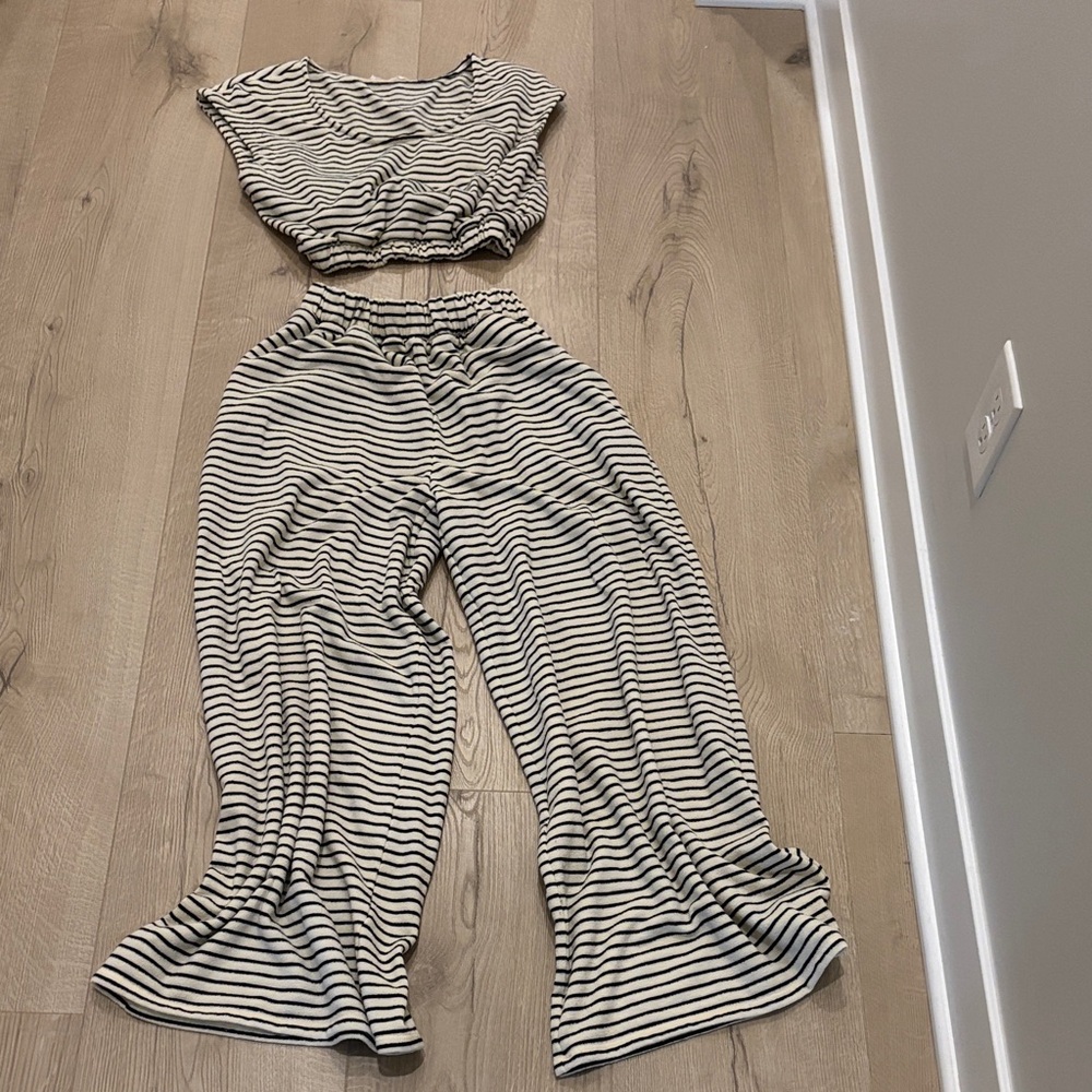 Striped Black and White Women's Jumpsuit Terry material